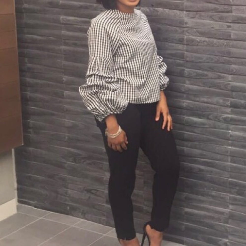 Chic Black and White Gingham Puff Sleeve Top